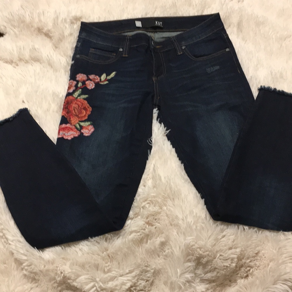 Kut from the Kloth Embroidered Skinny Jeans size 4